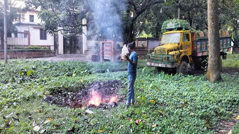 আদালতের নির্দেশে চাঁপাইনবাবগঞ্জে মাদকদ্রব্য  ধ্বংস